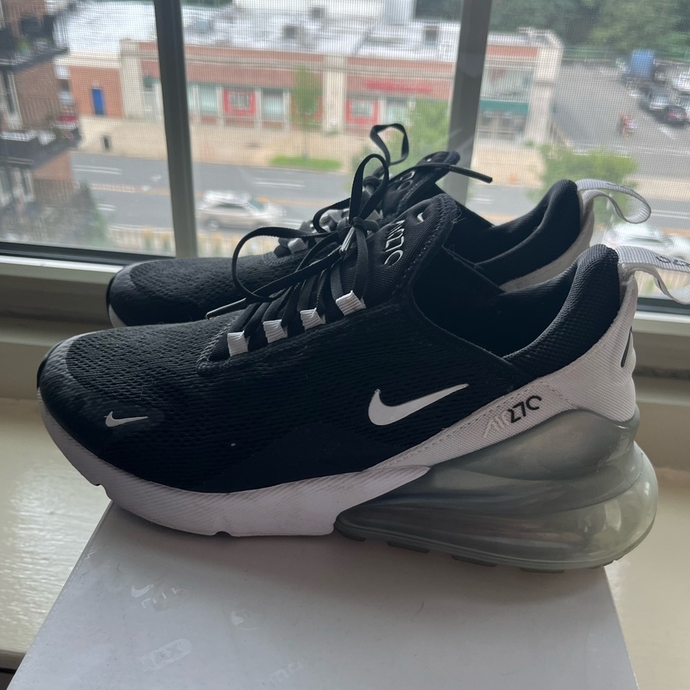 Excellent condition Nike Air Max 270 (W8)
